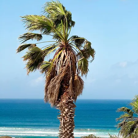 Ahul Con Pequena Piscina *