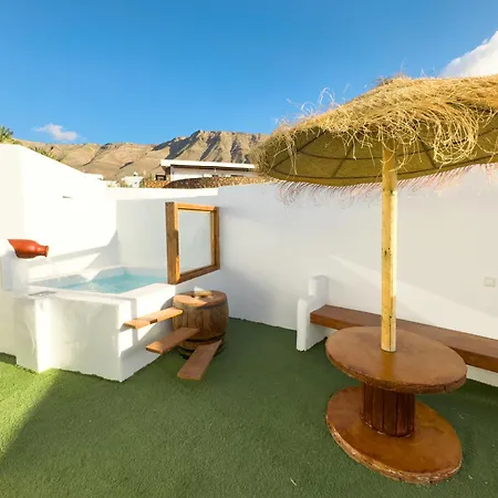 Ahul Con Pequena Piscina *