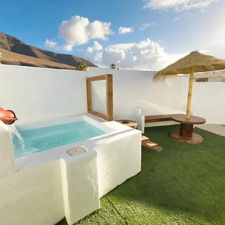 Ahul Con Pequena Piscina Holiday home Famara